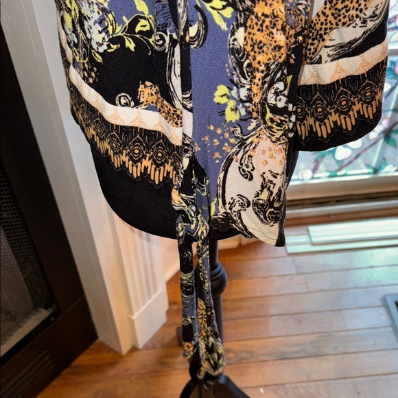 Free People Catch Me If You Can - Black and Gold Patterned Crop Top - NWOT - Picture 6 of 7